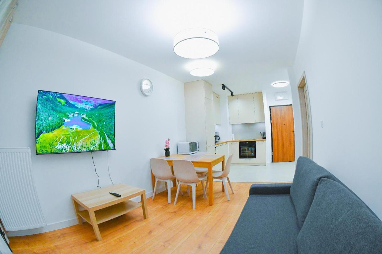 Elegant Two-Room Apartment, Sleeps 4, Near Turon Arena, With Balcony คราคูฟ ภายนอก รูปภาพ